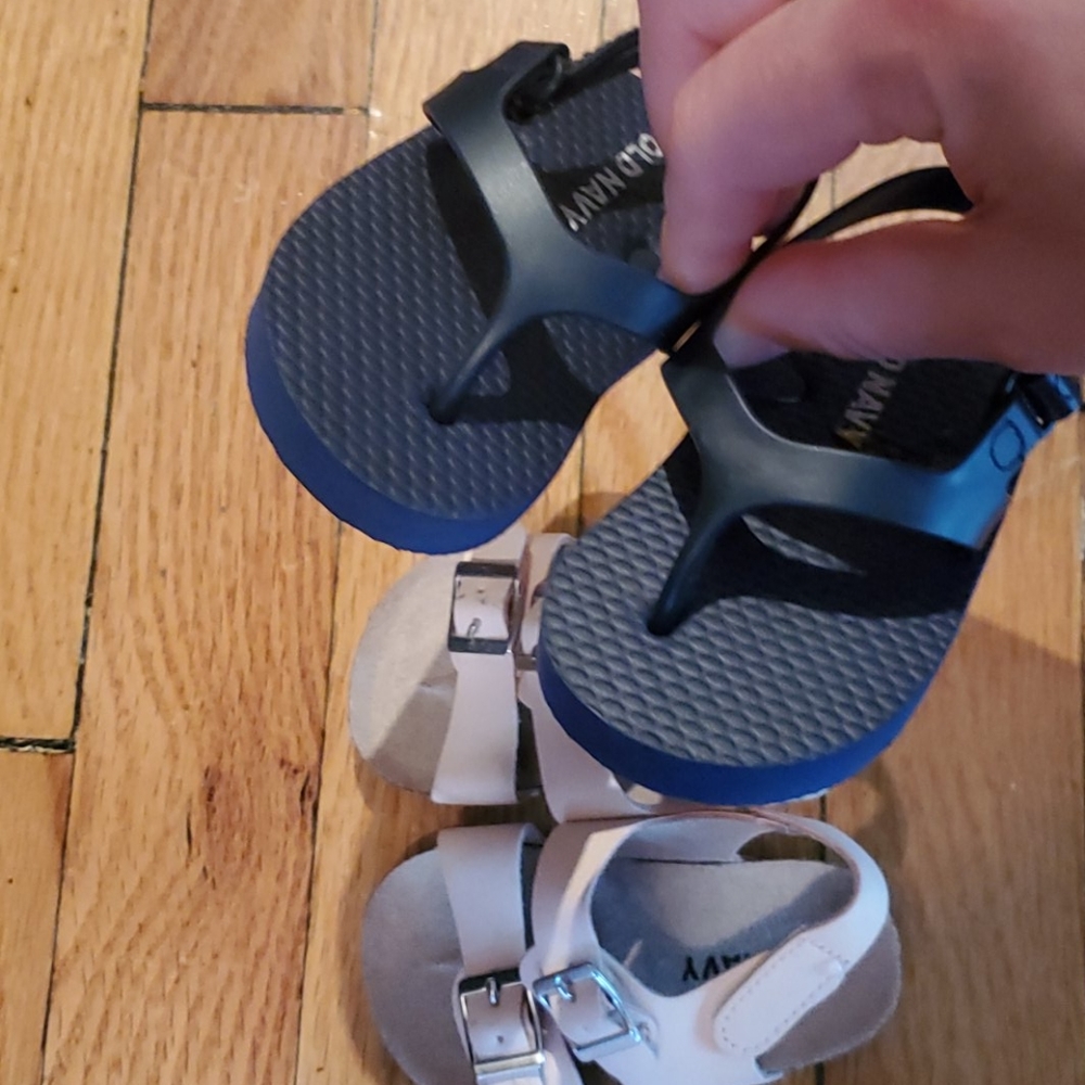 Bundle Baby infant sandals and flip flops - Picture 6 of 10